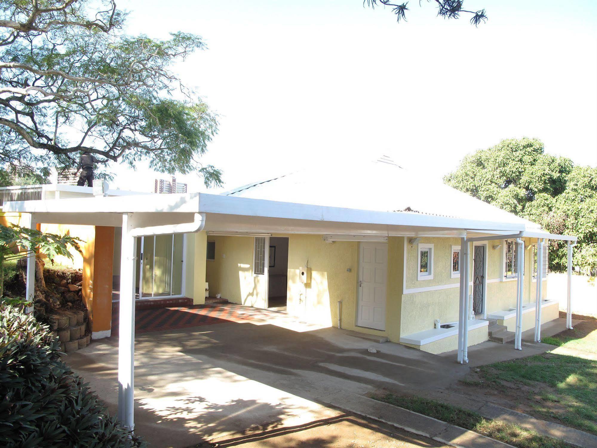 The Crescent Guesthouses - Bnb/Self Catering Durban Exterior foto