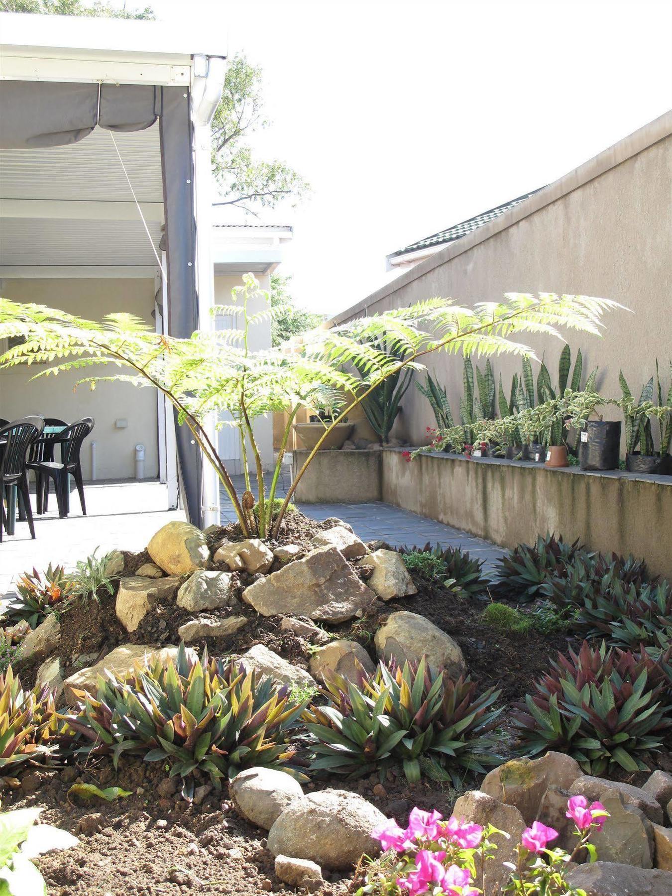 The Crescent Guesthouses - Bnb/Self Catering Durban Exterior foto